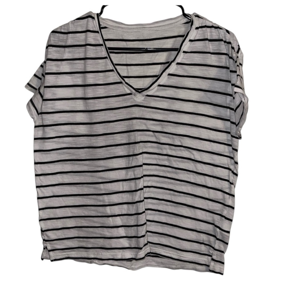 🌺BANANA REPUBLIC STRIPED 𝐕 𝐍𝐄𝐂𝐊 TEE